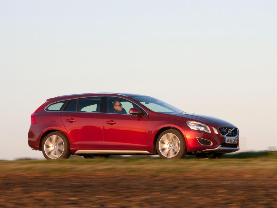  Volvo V60 D3 2010 года  (UK) (фото 2 из 21)